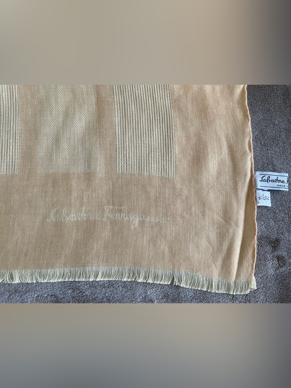 Salvatore Ferragamo Peach Linen Blend Geometric Open Weave Oversized Shawl Scarf - Picture 6 of 8